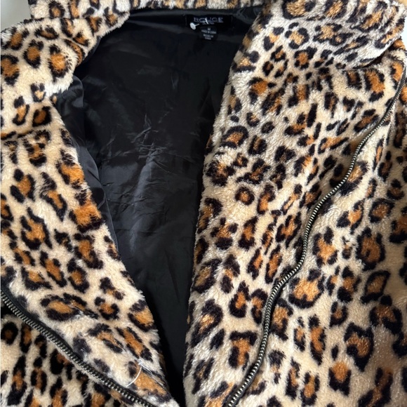 Women’s Faux Fur Leopard Print Vest Rouge Size M Diagonal Zipper NWOT - Picture 4 of 7